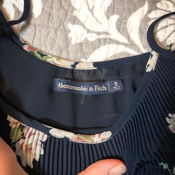 SOLD***Abercrombie & Fitch navy floral ribbed tank - Picture 5 of 10